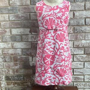 Girls by the Sea from Vineyard Vines. Size 12. Pink and white.